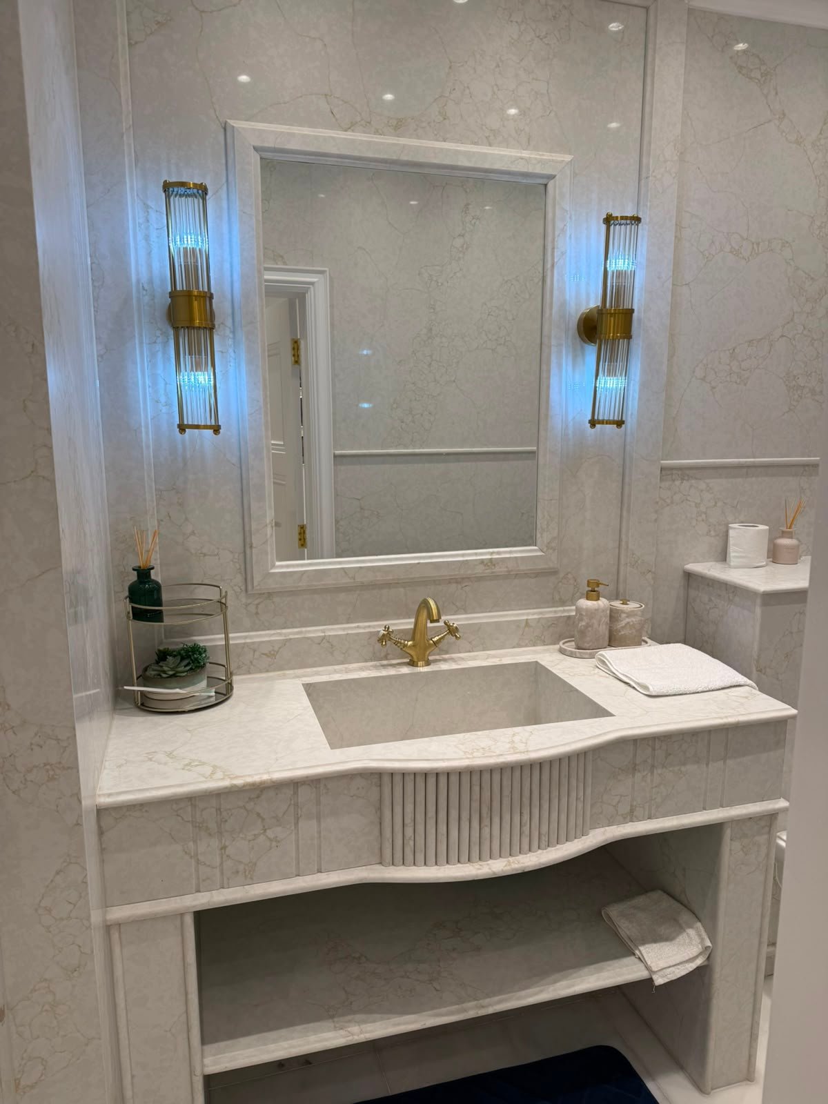 Bathroom Vanity Tops & Sinks